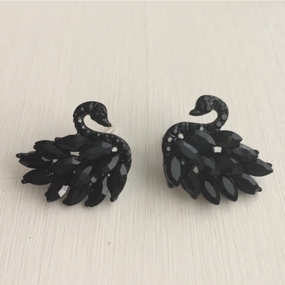 ⚜️[𝟯/$𝟯𝟴]⚜️Black Crystal 925 Post Earrings NEW - Picture 2 of 7